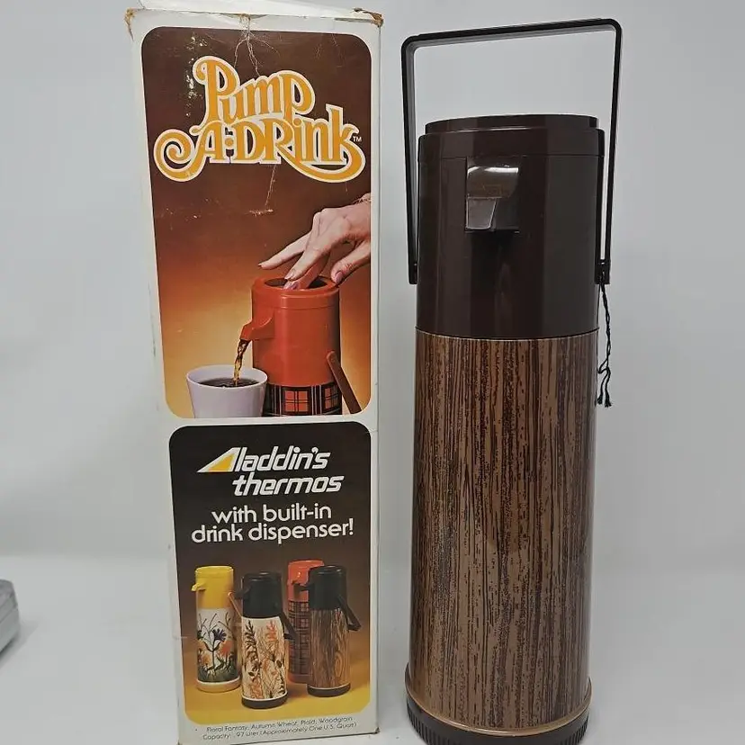 VINTAGE ALADDIN QUART PUMP A DRINK WOODGRAIN THERMOS Original Box Easy Pour