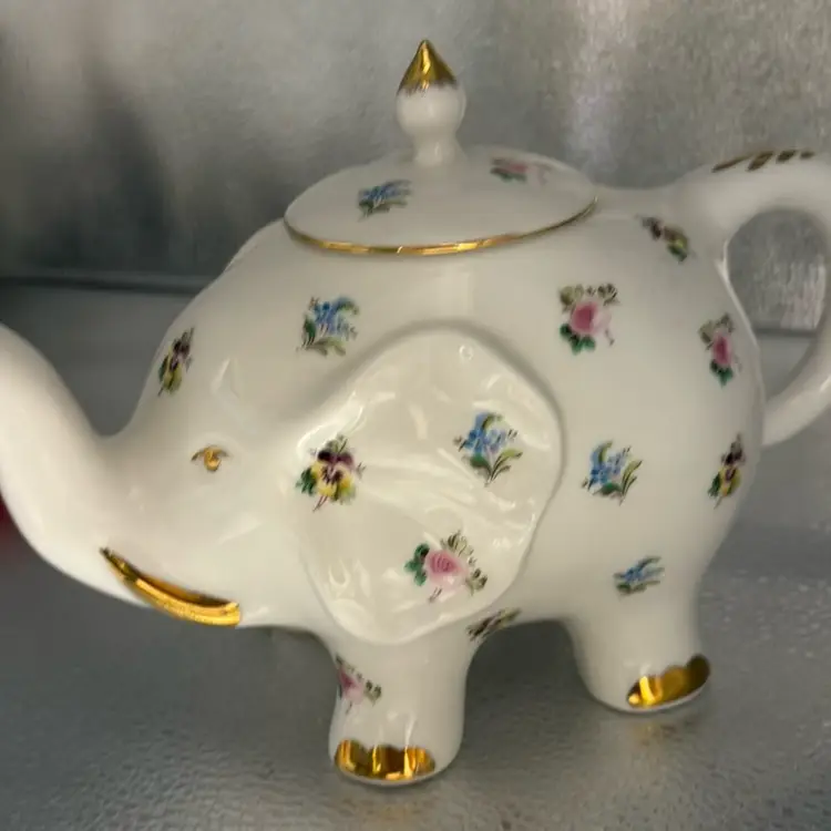 Grace’s Fine Porcelain Gorgeous Elegant Elephant Teapot