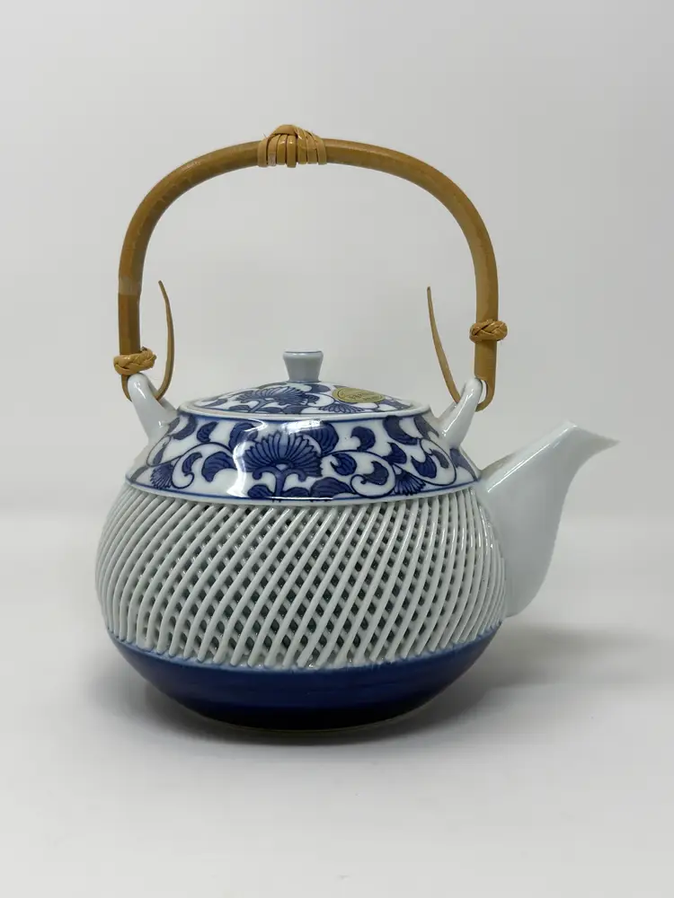 Arita Yaki Porcelain Teapot Set – Hand-Painted Blue Floral Lattice – Vintage Japanese Tea Cups – Cottagecore Tea Ceremony Gift