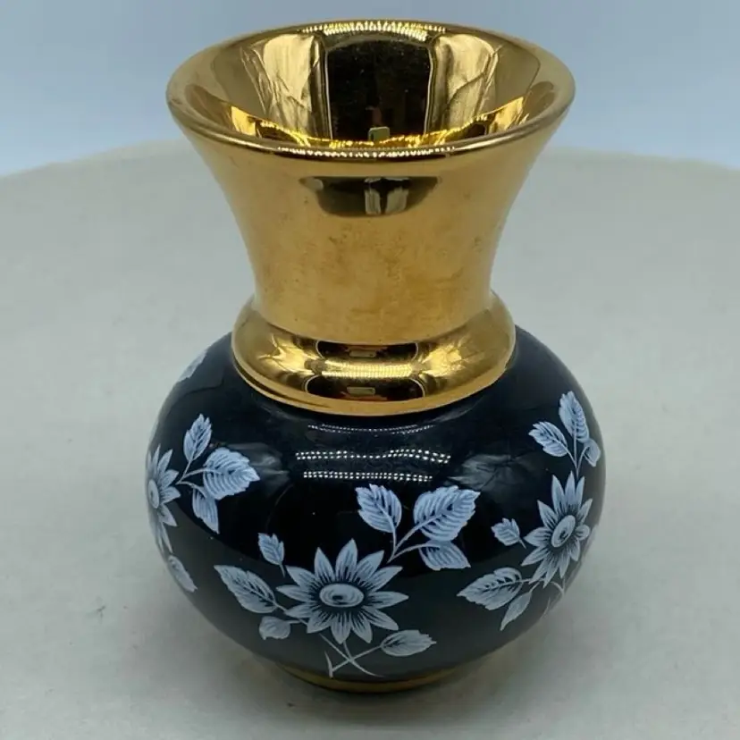 #2221 England Prinknash Abbey Pottery Black And Gold Bud Vase With White Flowers