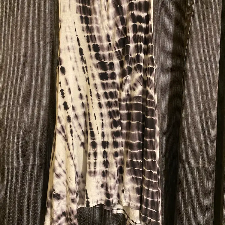 Unity World Wear Women's Size XL Black & White Sleeveless Top w/ Crochet Accent