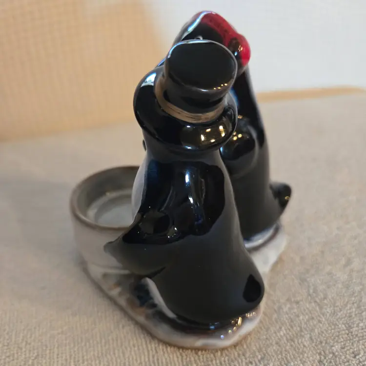2 Penquins Couple Tealight Holder