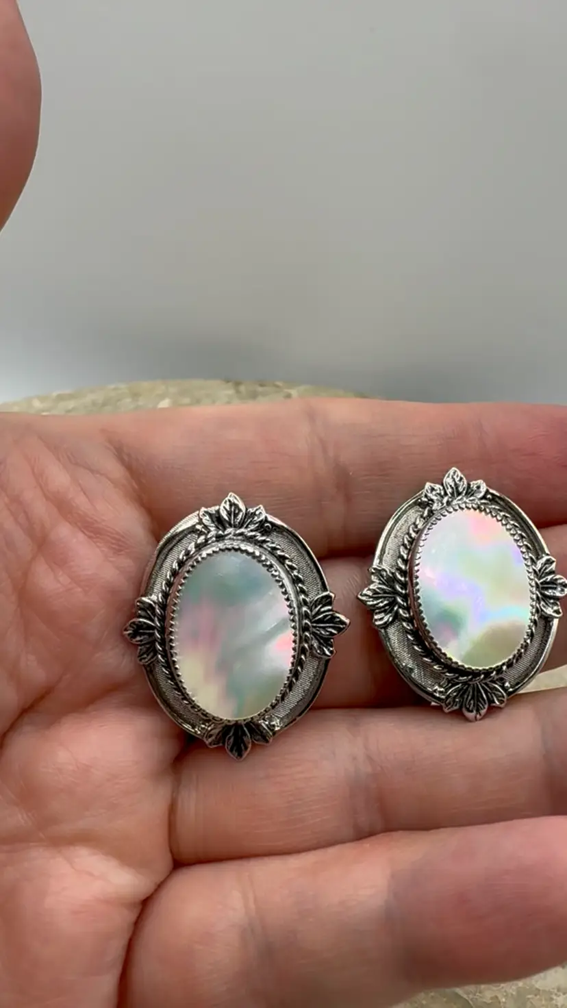 Vintage Signed Whiting & Davis Mother Of Pearl Clip-On Earrings With A Silver Tone Leaf & Rope Frame