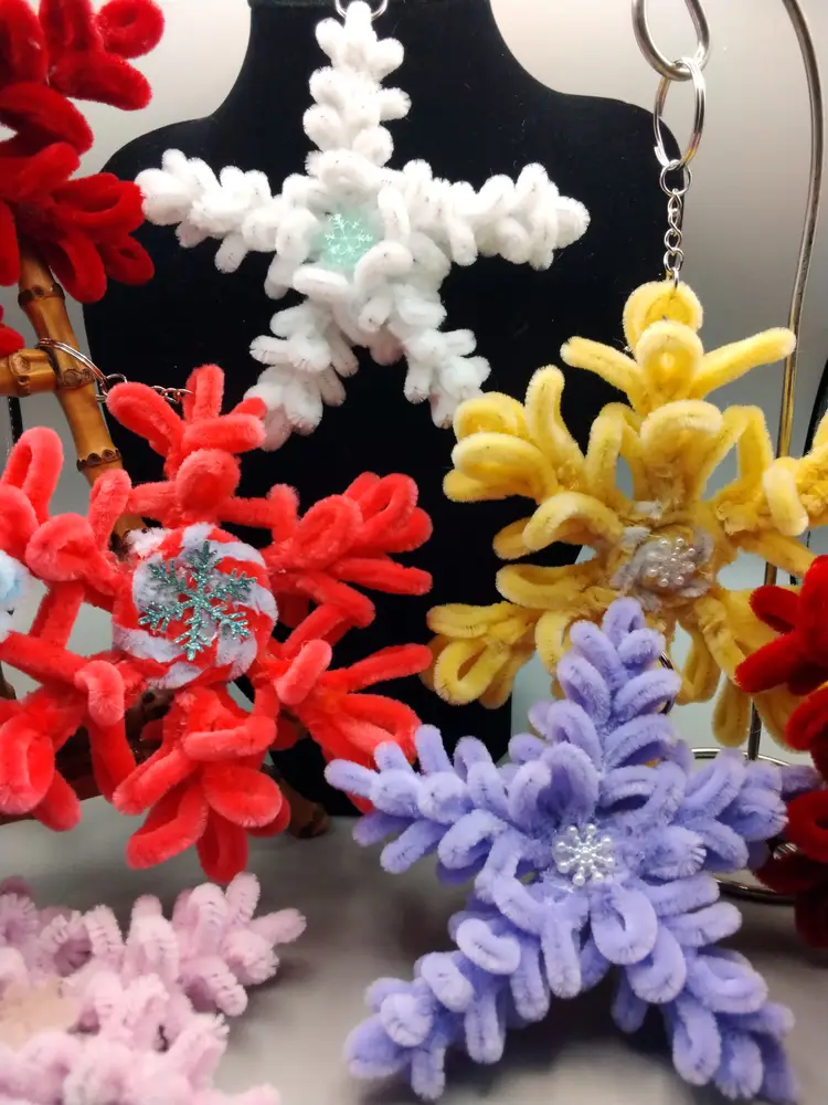 Pipecleaner Snowflake,  pipecleaner keychain, Ornament, or Gift Topper