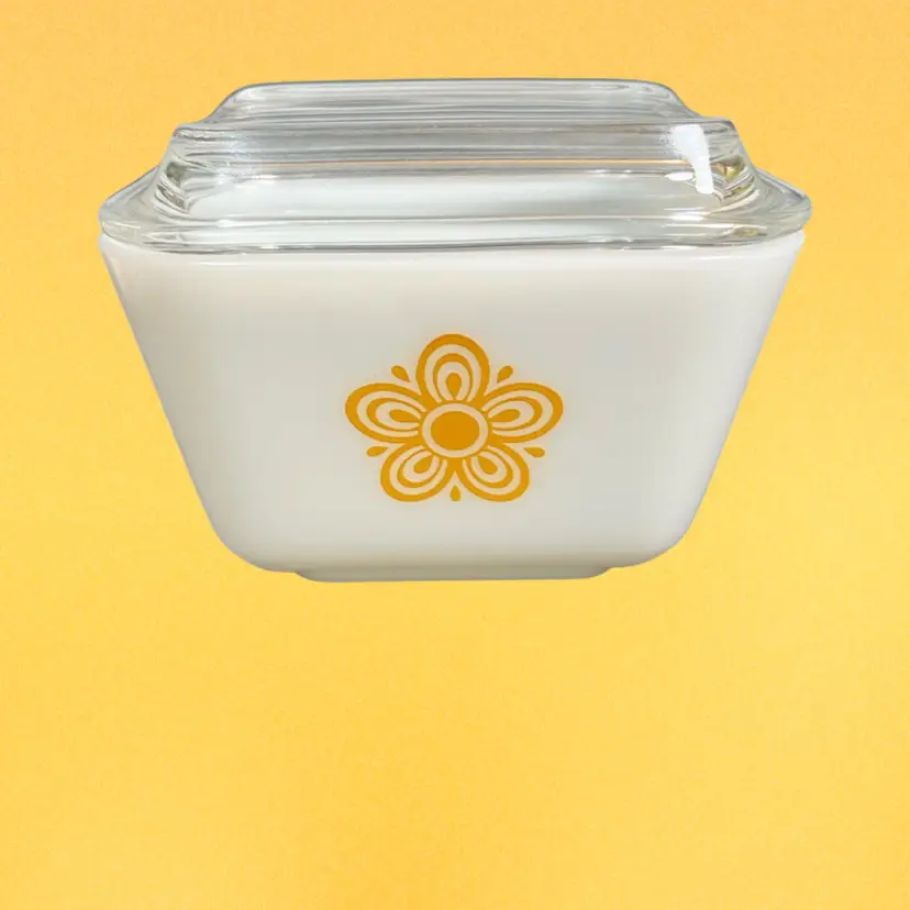 PYREX-501-B-  1 1/2 Cup Butterfly Gold Refrigerator Dish w/ Lid