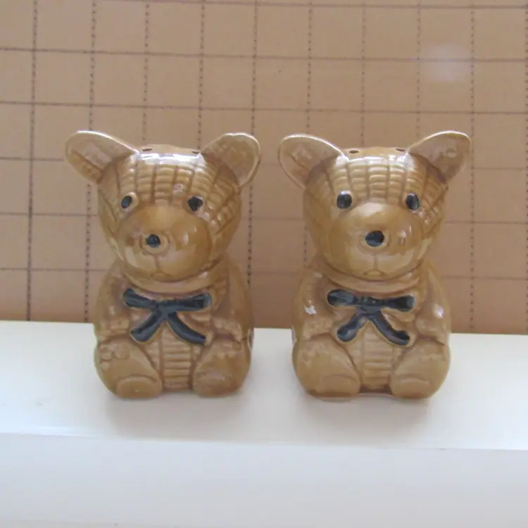 Vtg Bears w/Bows Salt and Pepper Shaker Set