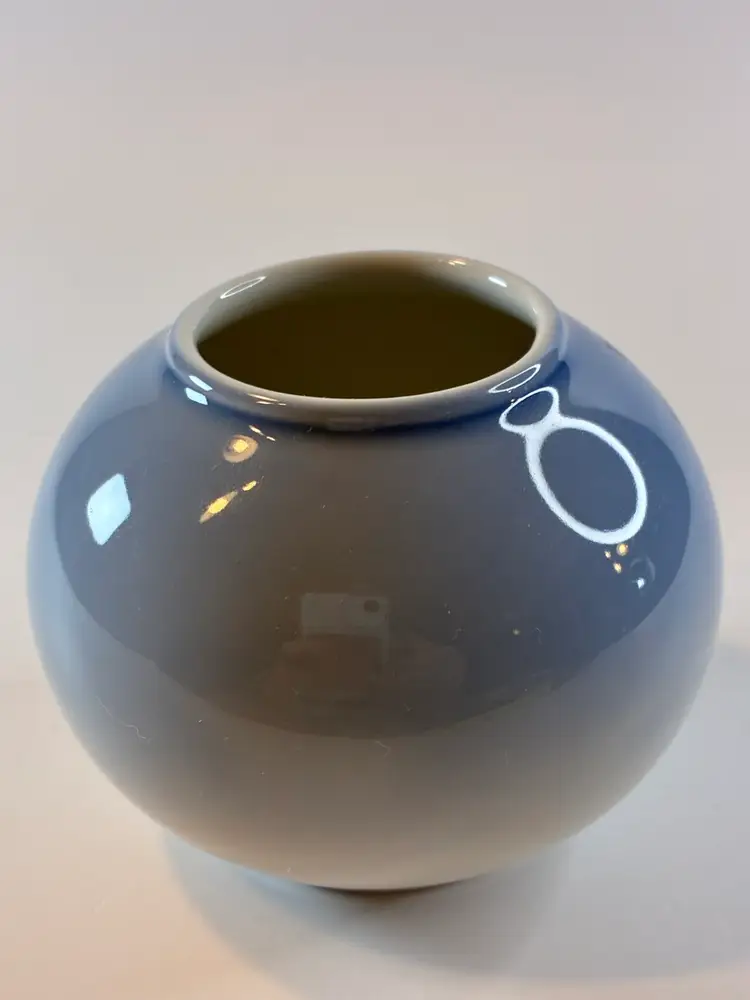 VINTAGE Royal Copenhagen Butterfly & Flower Bud Vase #2688, Denmark 3” X 2.5”