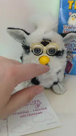 Furby Black & White Spots Dalmatian Toy #70-800 WORKS 1998 Tiger Electronics Interactive toy with Trainer Book Vintage collectable toys