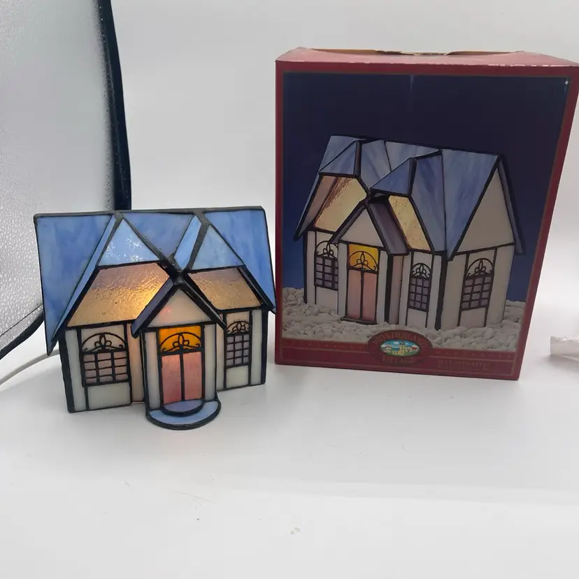 HTF Wonderland Village Stained Glass House Light Up Decor 6 x 5.25”