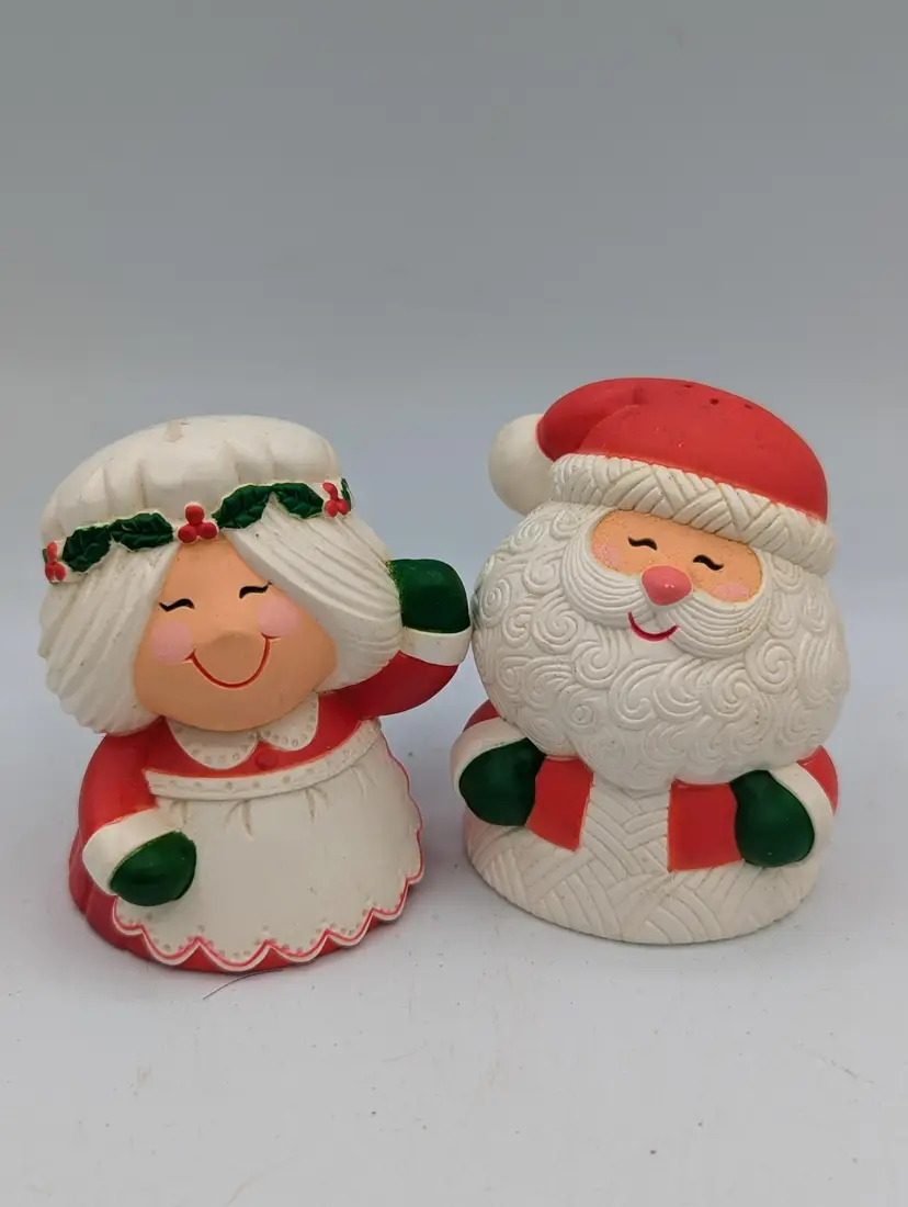 Vintage Hallmark Mr. & Mrs. Santa Claus Salt & Pepper Shakers Excellent 3”