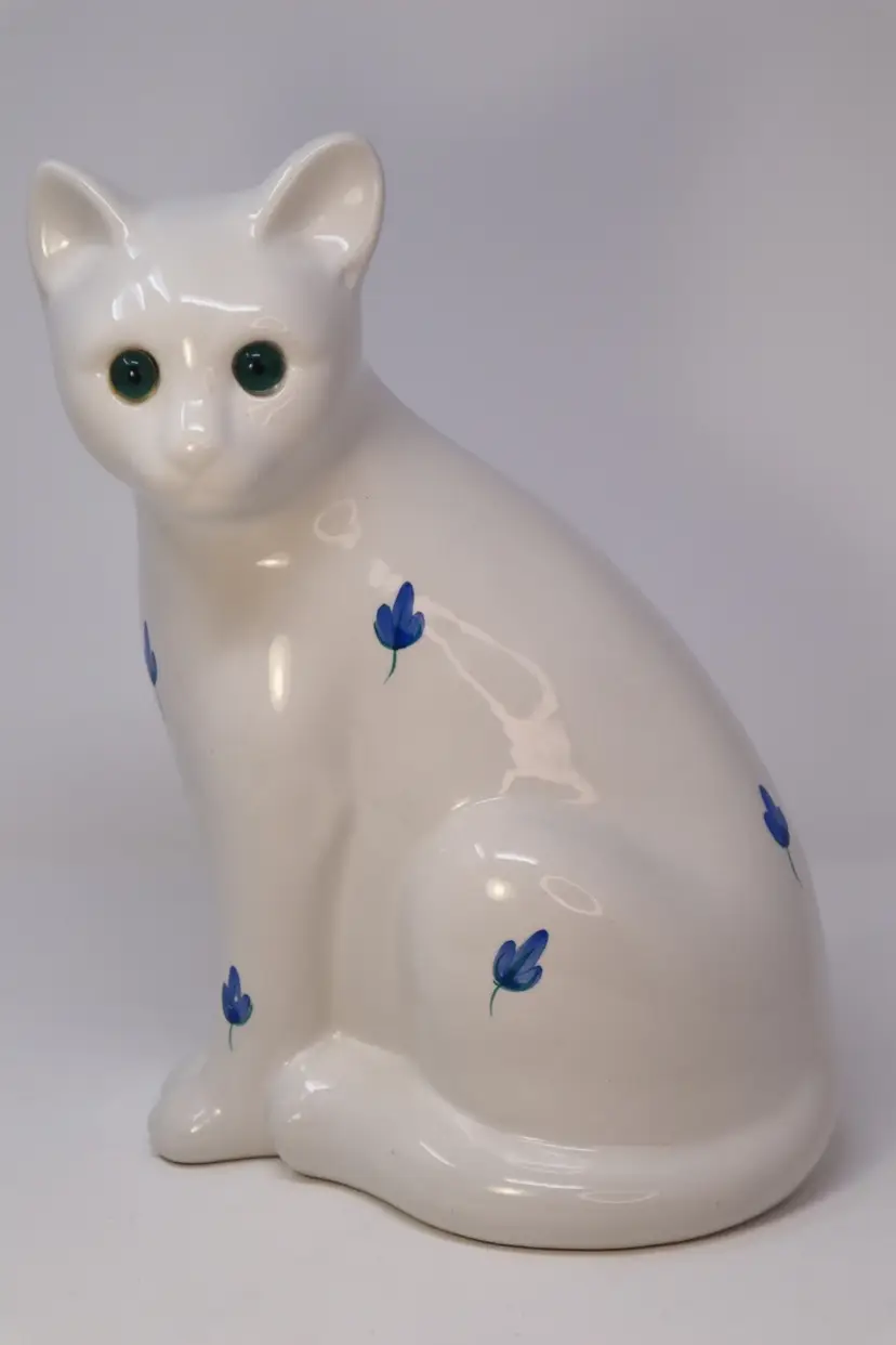 ELPA Alcobaca Green-eyed Porcelain Cat with Blue Flowers