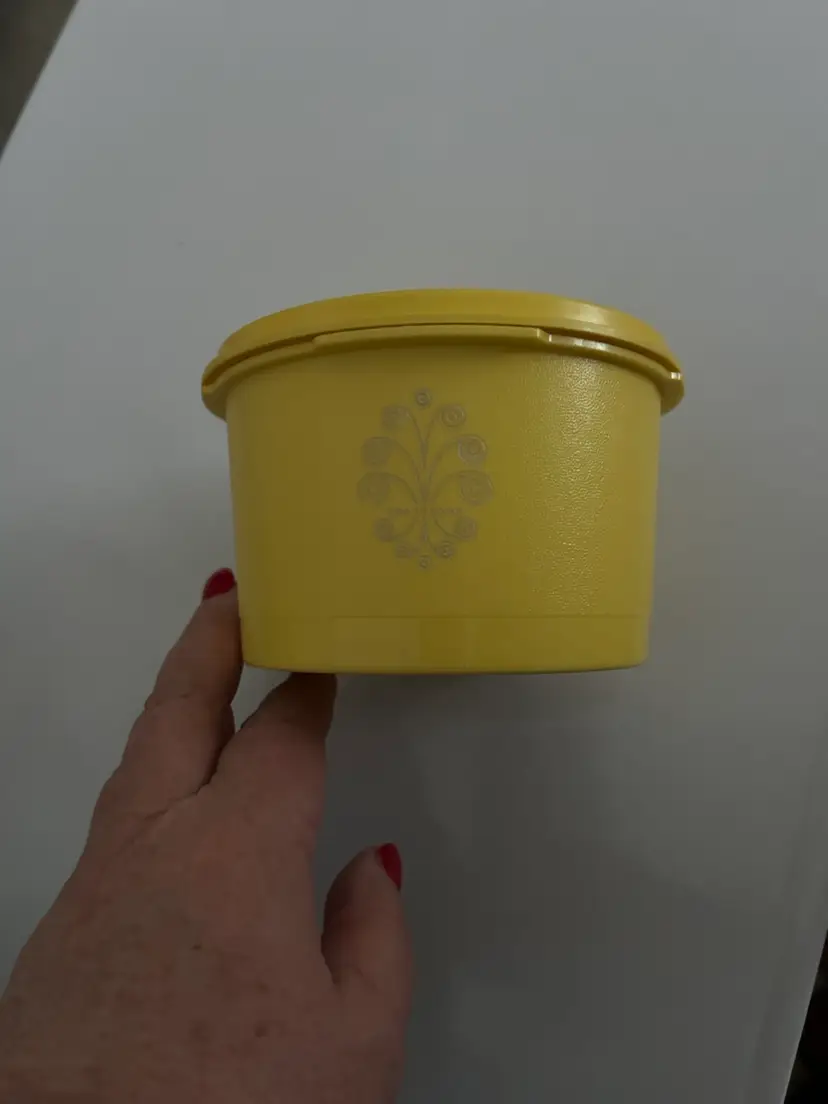 Vtg Tupperware Yellow 3 1/4”H 5” D