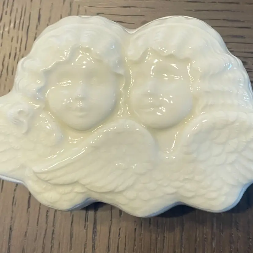 Vintage Angel Ceramic Porcelain Jewelry Trinket Box. Ivory In Color.