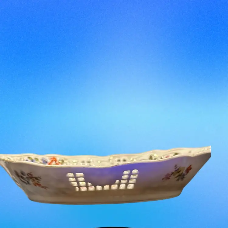 #01 - Schwartzburg  Floral Lattice Serving Dish