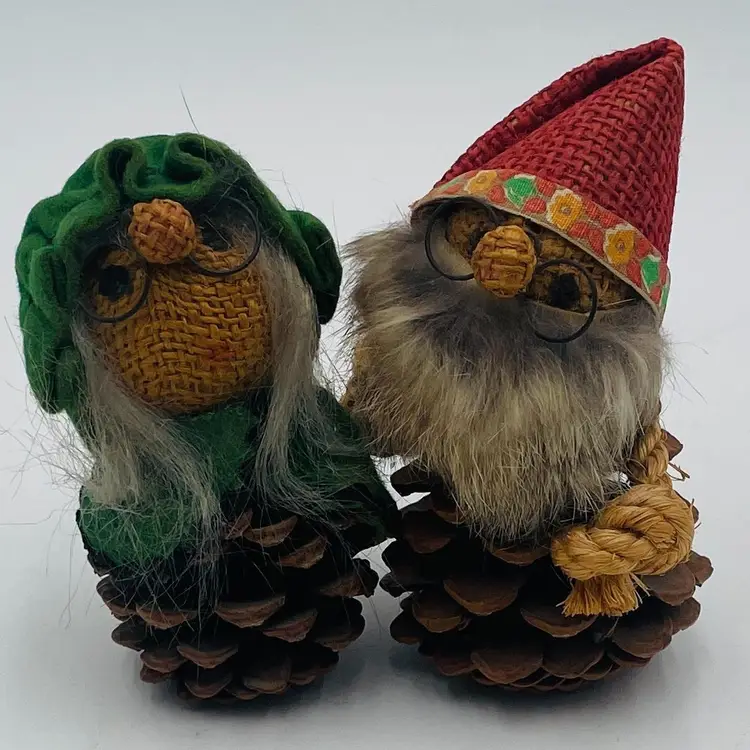 Pinecone, Burlap, Fur & Jute Kitschy Christmas Couple