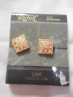New Vintage1980s Trifari clip on earrings gold Square rhinestone costume jewelry