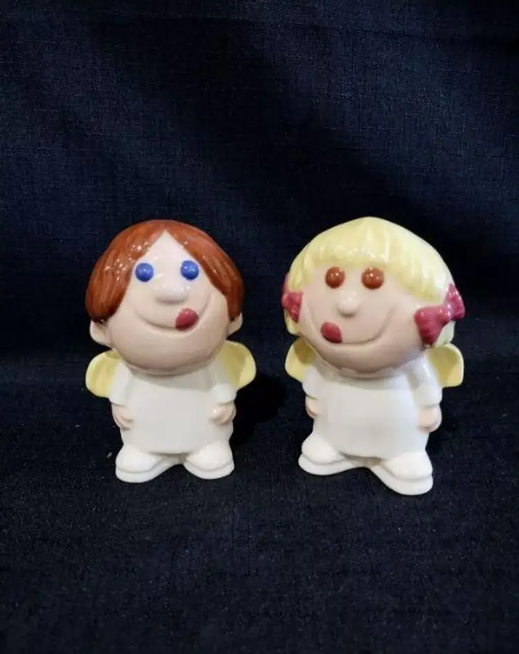 Vintage Ceramic Molded 1970s Pair of Angel Kids Children Sticking Tongue Out Yum