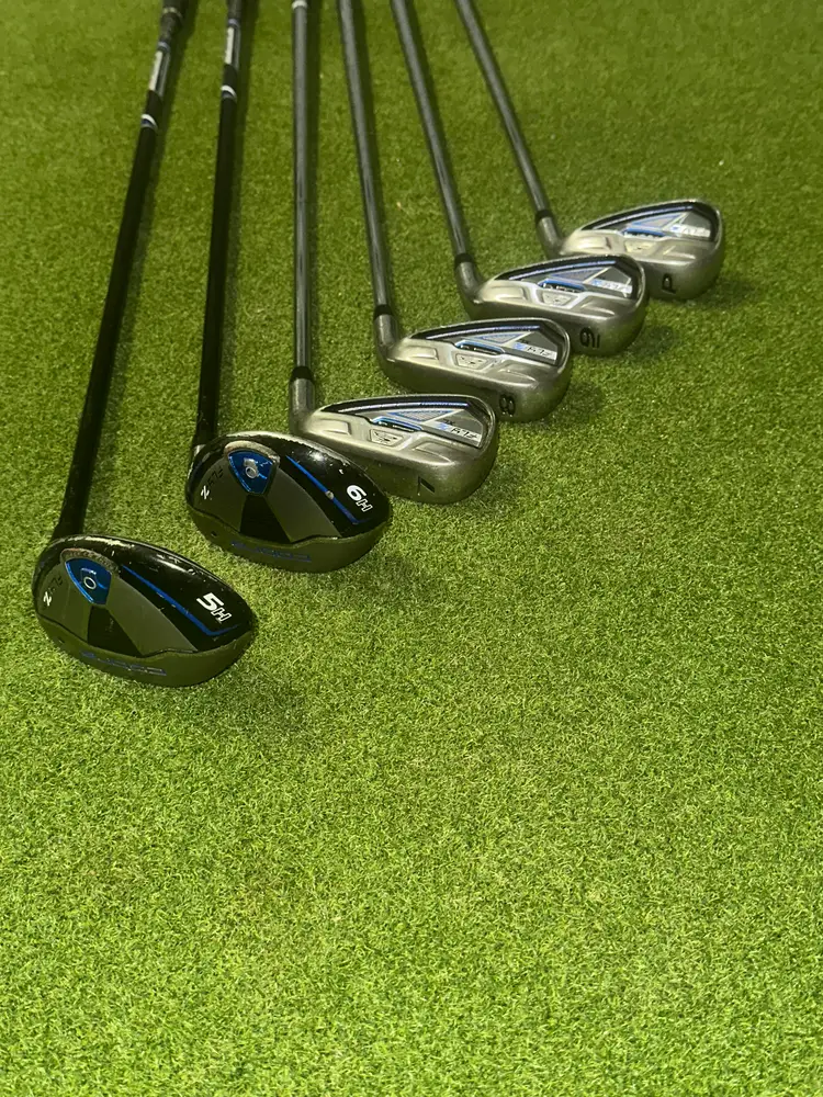 Cobra Fly-Z XL hybrids and irons 5-PW Regular Flex