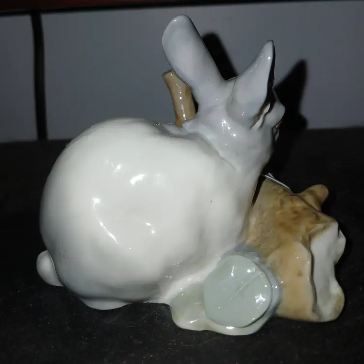 2-3 Vintage LLadro RETIRED "Bunny on a log" figurine