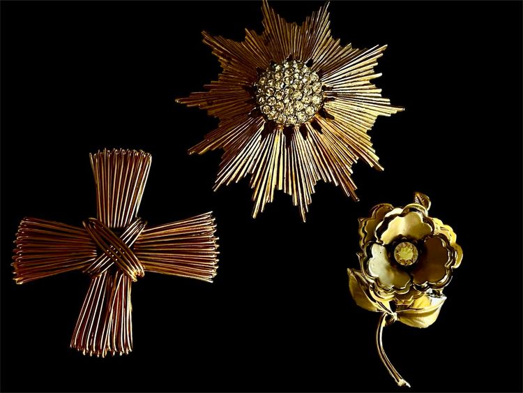Set Of 3 Vintage Gold Tone Pins Brooches