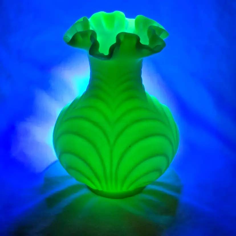 Art Glass Drapery Vase Fenton Green Custard Uranium Glowy Ruffle 8" Tall Vintage