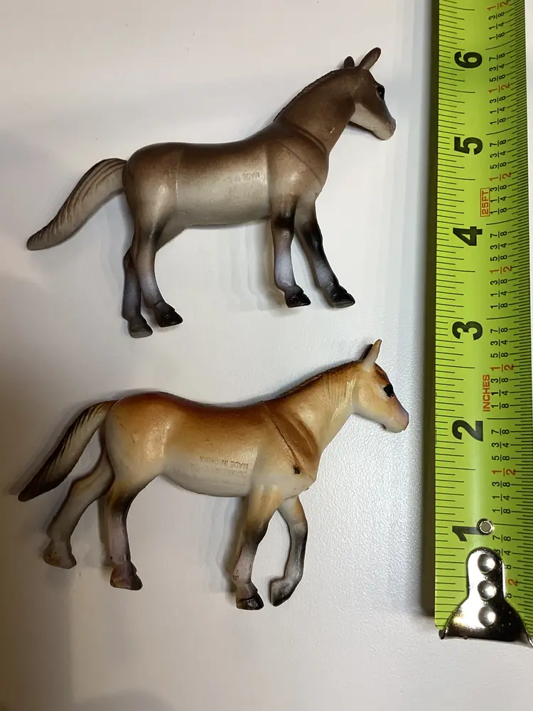Popak New Ray Plastic Toy Horse Figure Lot of 2