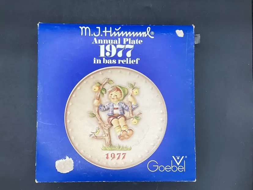 Vintage MJ Hummel Annual Plate, 1977, In Original Box, 7.5 Inches