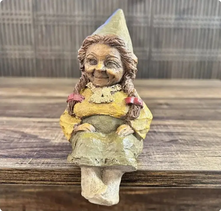 Tom Clark Gnome Meg Cairn Studio Item