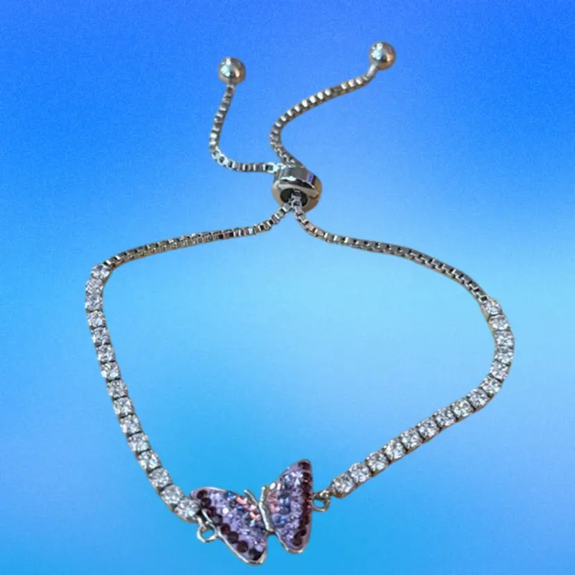 #22 Silvertone Bolo Bracelet Adjustable 4-9”, Pink/purple Stones Butterfly, Clear Stones Along Sides Mark On Back SU CH CZ
EXCELLENT Condition UNTESTED