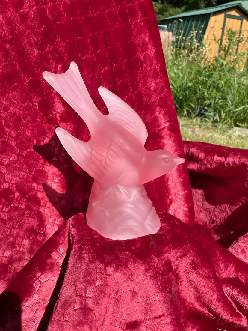 L E Smith Glass Company,  Pink Satin Frosted Glass “ Bird In Flight”