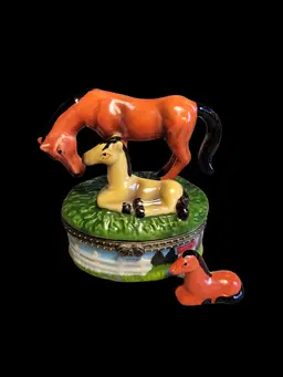 Horse ceramic trinket box with trinket 3"t x 3" w