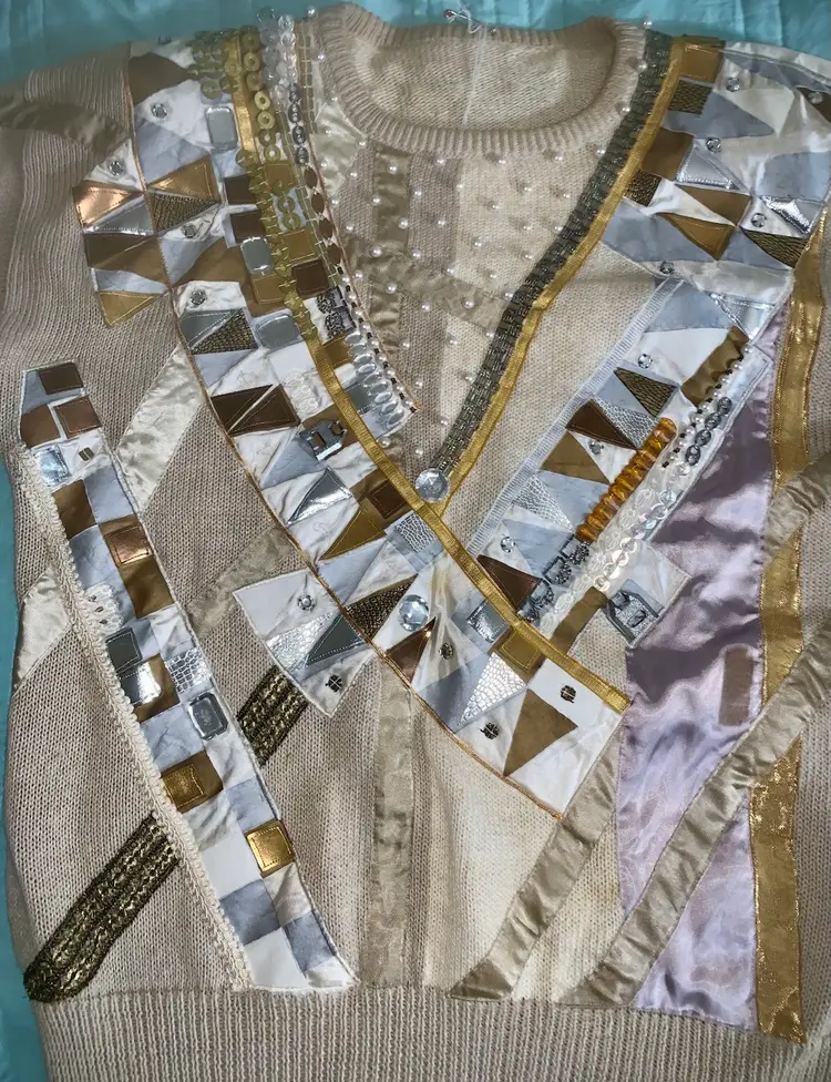 Bonnie Boerer: Designer Sweater w/bejeweled stones. Size M/L.