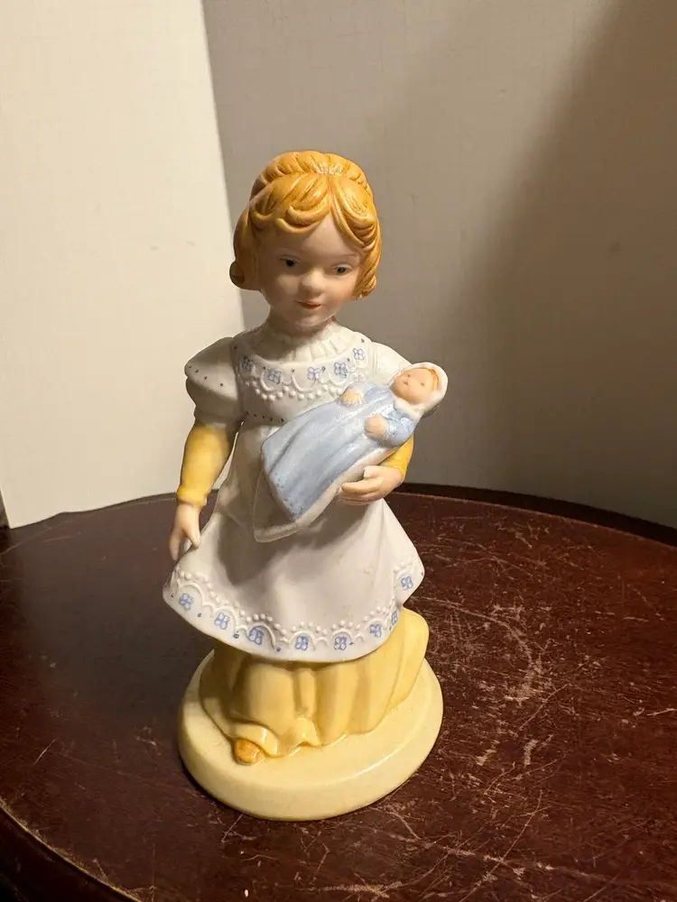 “A Mothers Love” Figurine