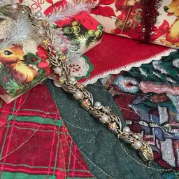 17-Vintage Lisner Aurora Borealis & Faux Pearl Gold Tone Bracelet 7”