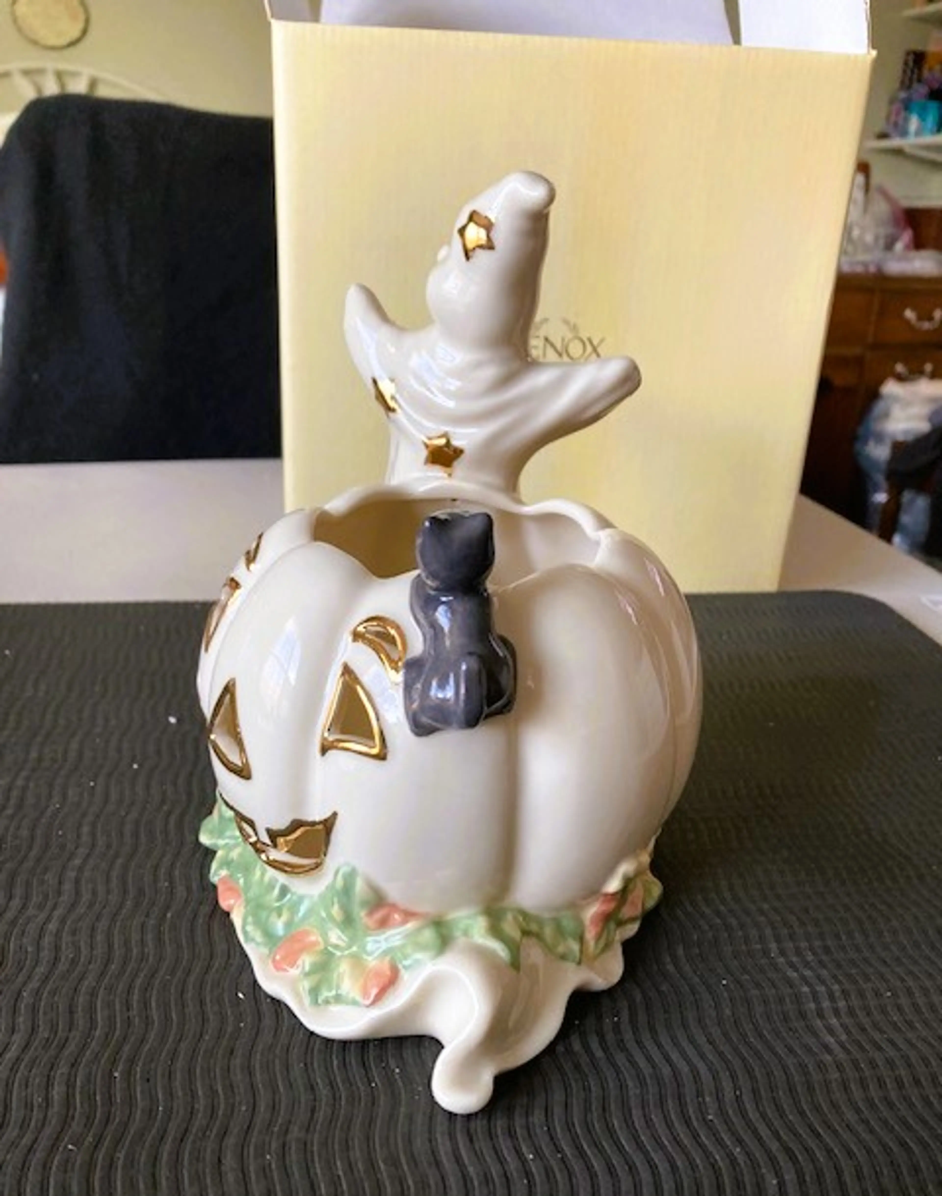 Image 2 of 7