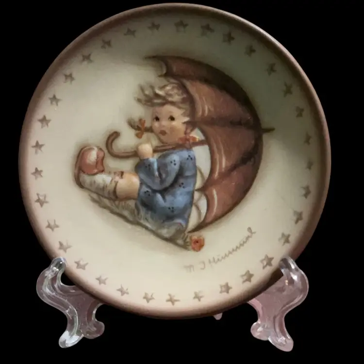 Vintage Mini M.J. Hummel Plate. 1982 Goebel Germany. 12th Edition In Series Of 25. Hum # 982 ~ Titled “ Umbrella Girl” Collectors Plate.