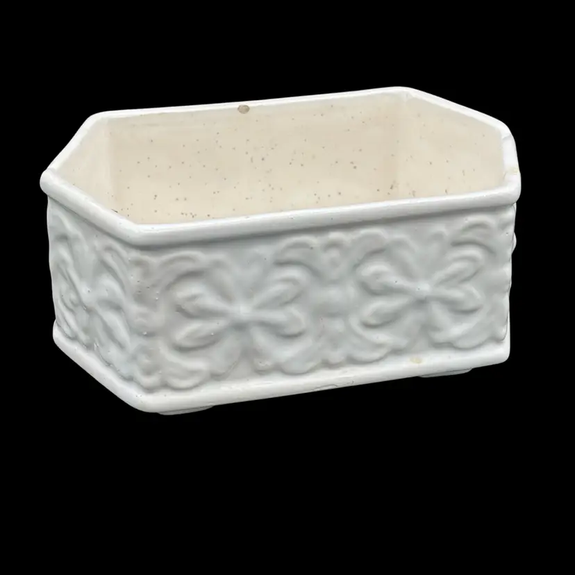 Vintage planter- white oblong hexagon