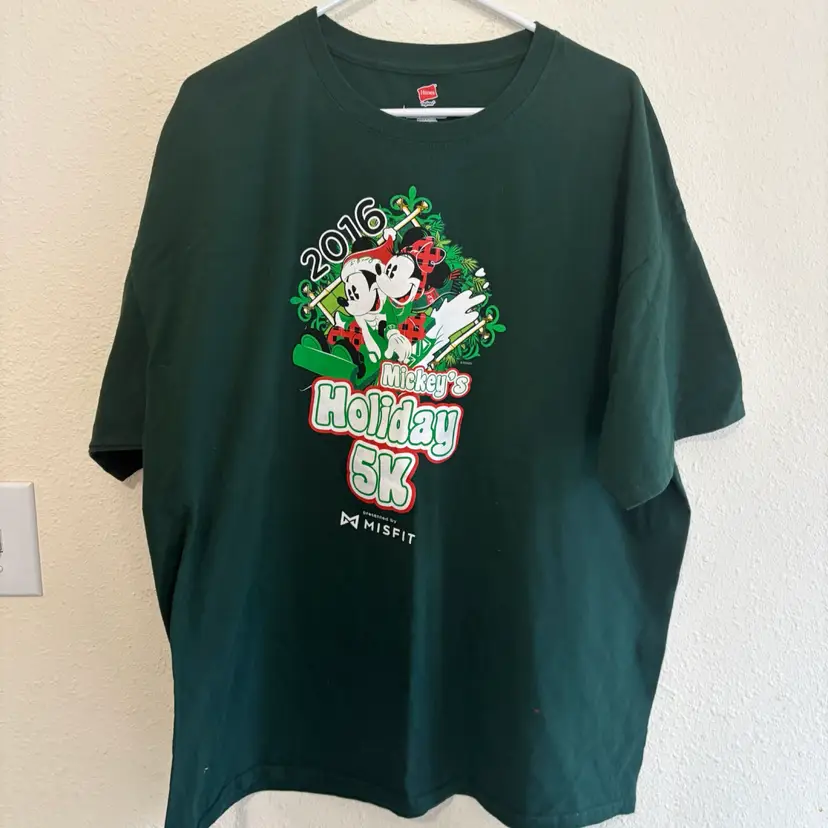 019. Disney 2016 Holiday 5K Green Tshirt