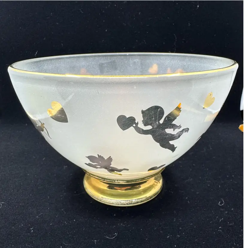 Teleflora Pedestal Bowl with Gold Cupids And Hearts
