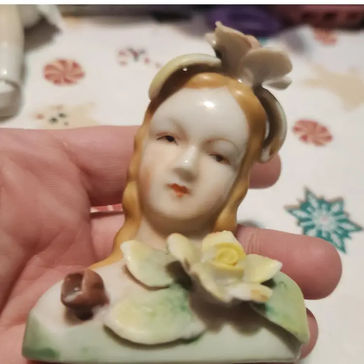 Vintage Lady Head Bust Figurine W Flowers Japan