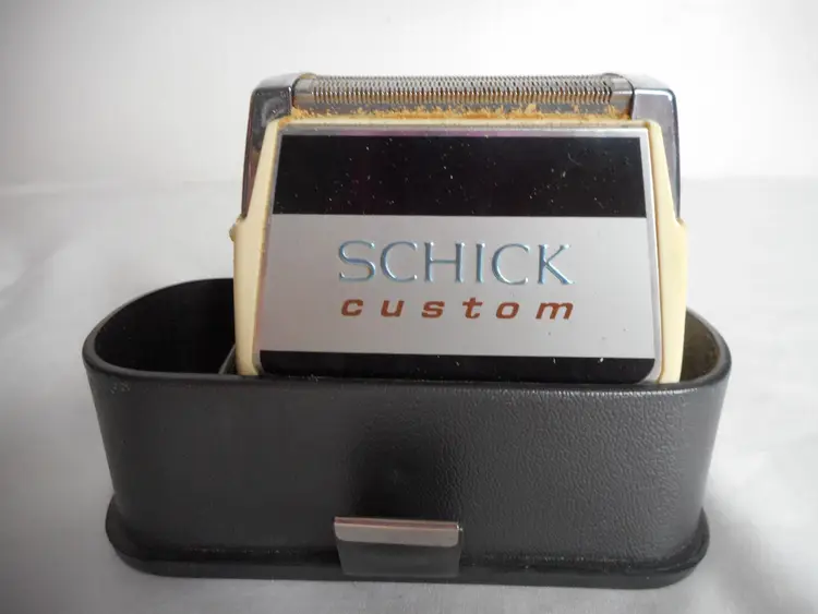 Vintage Schick Custom Comfort Control Electric Razor in case