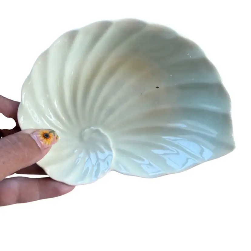 Porcelain mint, seashell, trinket dish