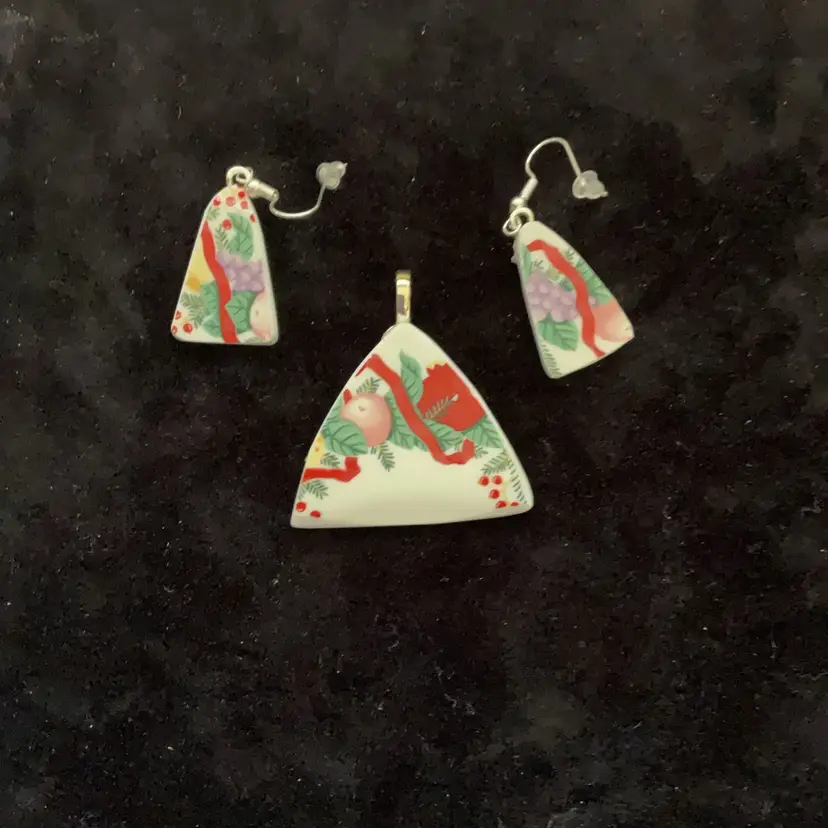 Broken Teacup Jewelry Set - Christmas Ribbon