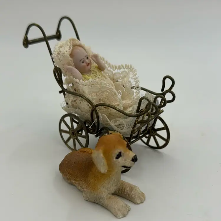 Vintage Heirloom Collection Ceramic Baby In Victorian Carriage Figurine