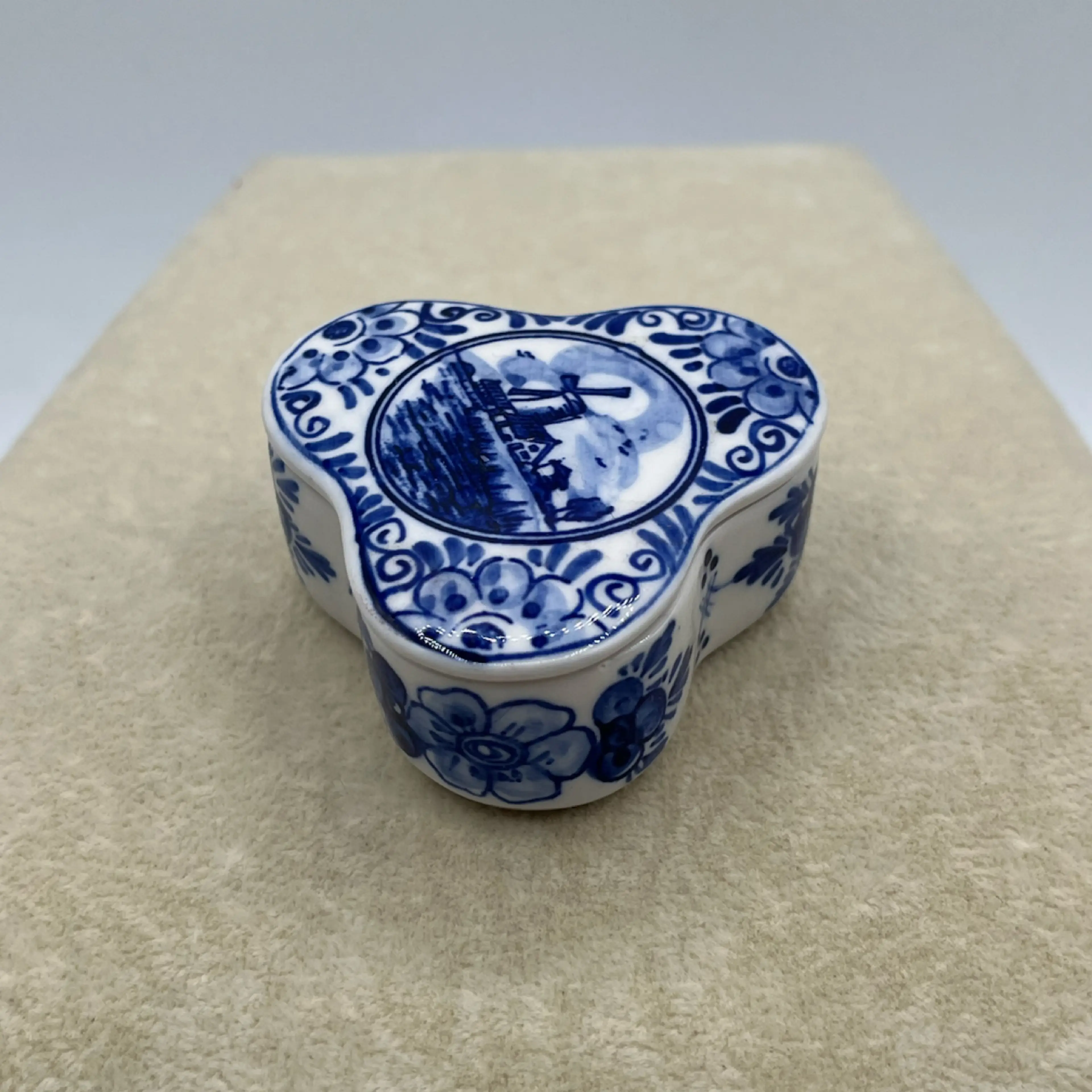 Image 2 of 7