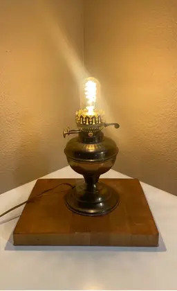 Antique Brass Kerosene Oil Light Style Lamp Farmhouse Colonial Antique Early American