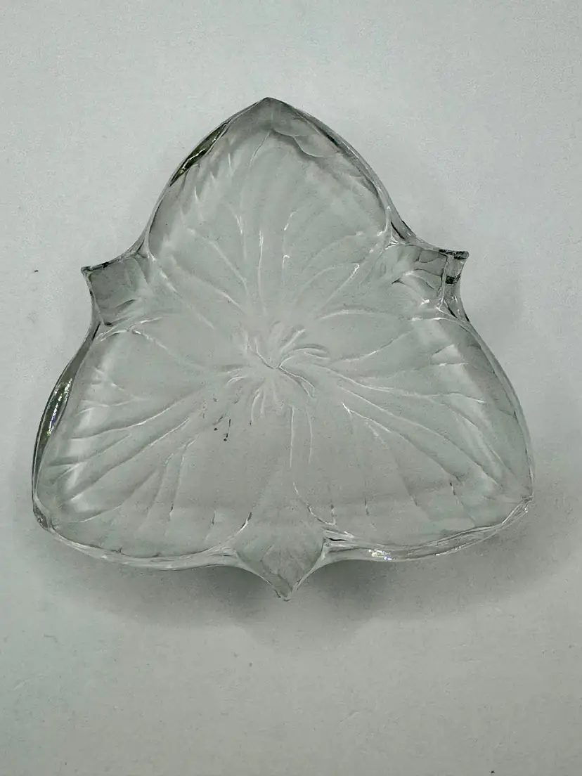 Vintage Handcrafted Crystal Trillium Satin Glass Flower Floral Leaf-Shaped Candy Trinket Dish, Elegant Embossed Design, Perfect for Collectors, By Marc Aurel Nachtmann Crystal, Made in Germany