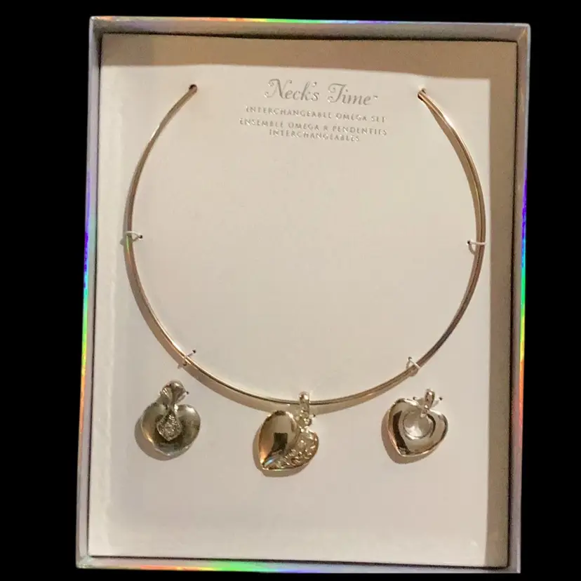 Neck’s Time Necklace With Interchangeable Heart Pendants