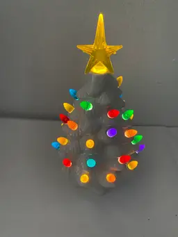 Mr. Christmas nostalgic light up Christmas tree 7 inches tall