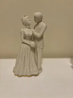 Lenox The Millenium Edition Bride Groom Wedding Promises Cake Topper Cream 8”